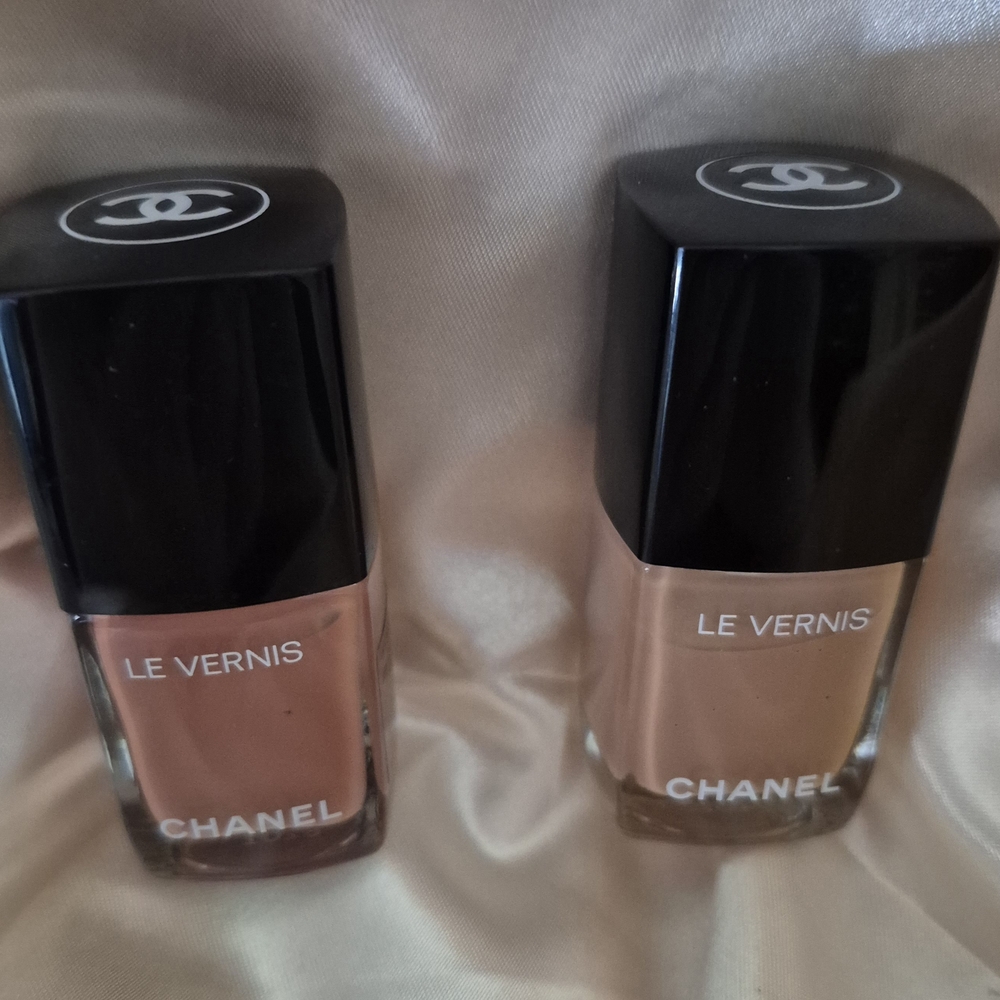 2 Chanel Le Vernis Nail Polishes -#491 Rose Confidentiel & #646 Bleached Mauve